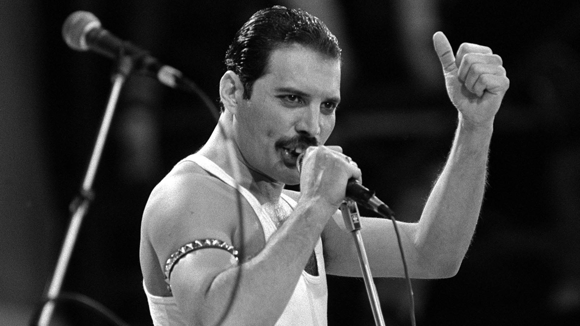 DEZVĂLUIRI CUMPLITE DESPRE ULTIMELE ZILE DIN VIAŢA LUI FREDDIE MERCURY