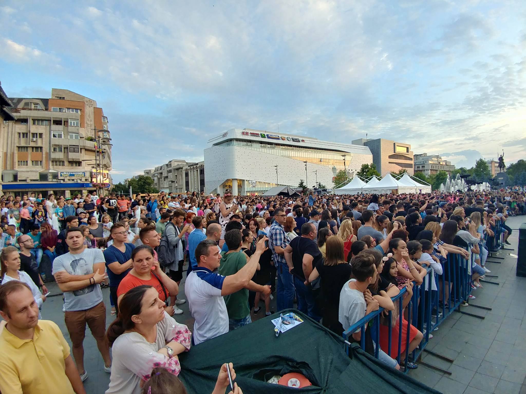 Distractia a continuat si in seara aceasta la Zilele Craiovei cu Raluka, Mandinga, Alex Velea si Mario & Fresh
