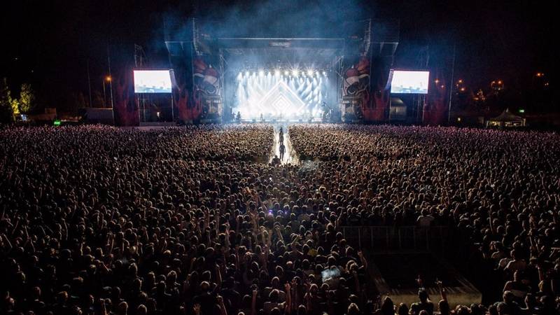 Un număr record de 62 telefoane au fost furate de doi români în mai puțin de 2 ore