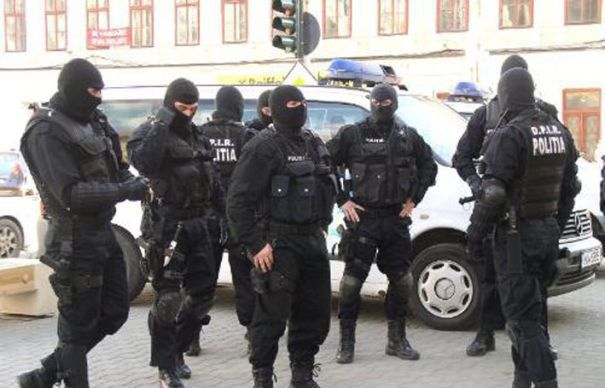 Brancardierul de la Morga din Slatina şi alţi şase traficanţi de droguri, reţinuţi de procurorii DIICOT