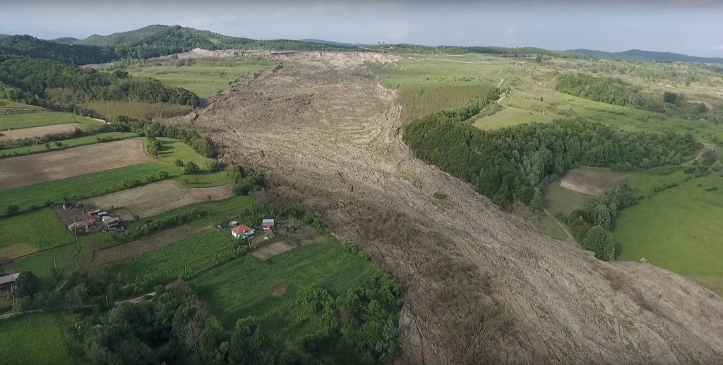 La Alunu circulația a fost deviată