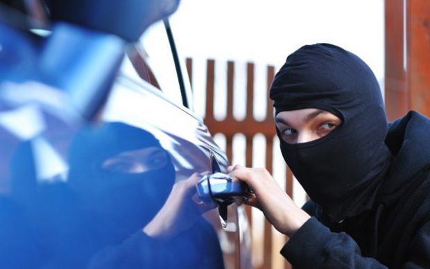 Recomandări ale poliţiei destinate evitării furturilor din autoturisme în perioada vacanţei