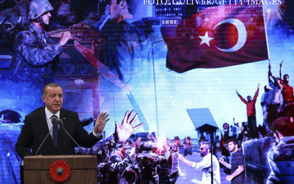 Turcia comemoreaza un an de la puciul esuat, care a dus la intarirea puterii lui Erdogan