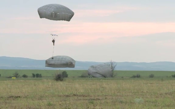Doisprezece parasutisti americani raniti intr-un exercitiu militar de noapte de la Baza Aeriana din Campia Turzii