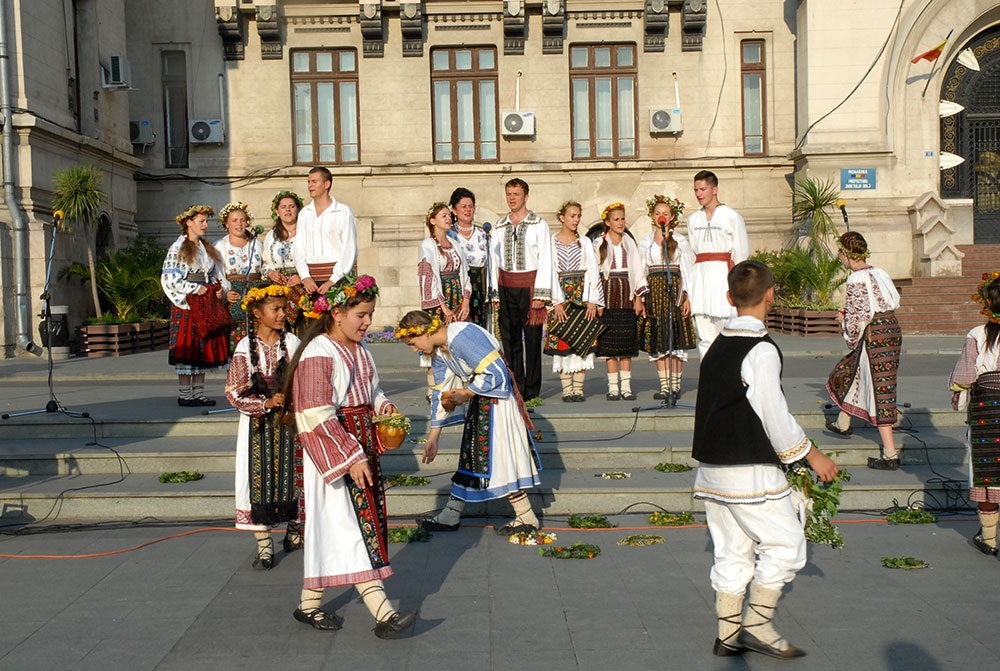Festivalul de datini şi obiceiuri „Tradiţiile verii”