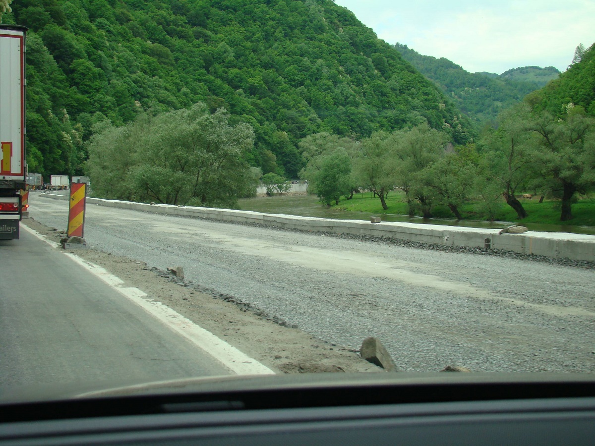 Vâlcea: Lucrări pe DN7, pe Valea Oltului