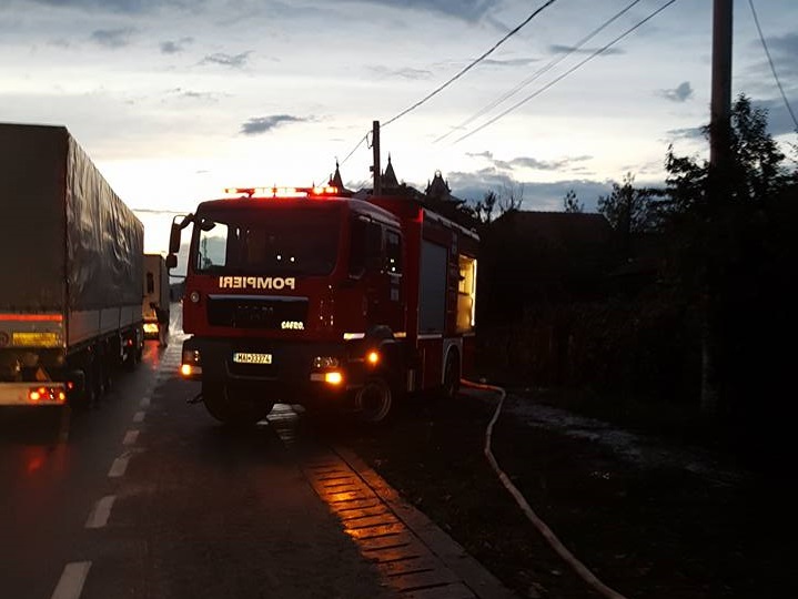 Pompierii mehedinteni s-au luptat 5 ore cu flacarile unui incendiu!