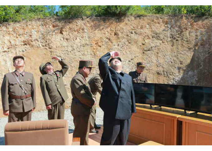 Coreea de Nord a lansat 3 rachete, toate un eșec