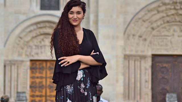 O româncă de etnie romă, absolventă a Universităţii Sorbona, candidează pentru un loc în Senatul Franţei