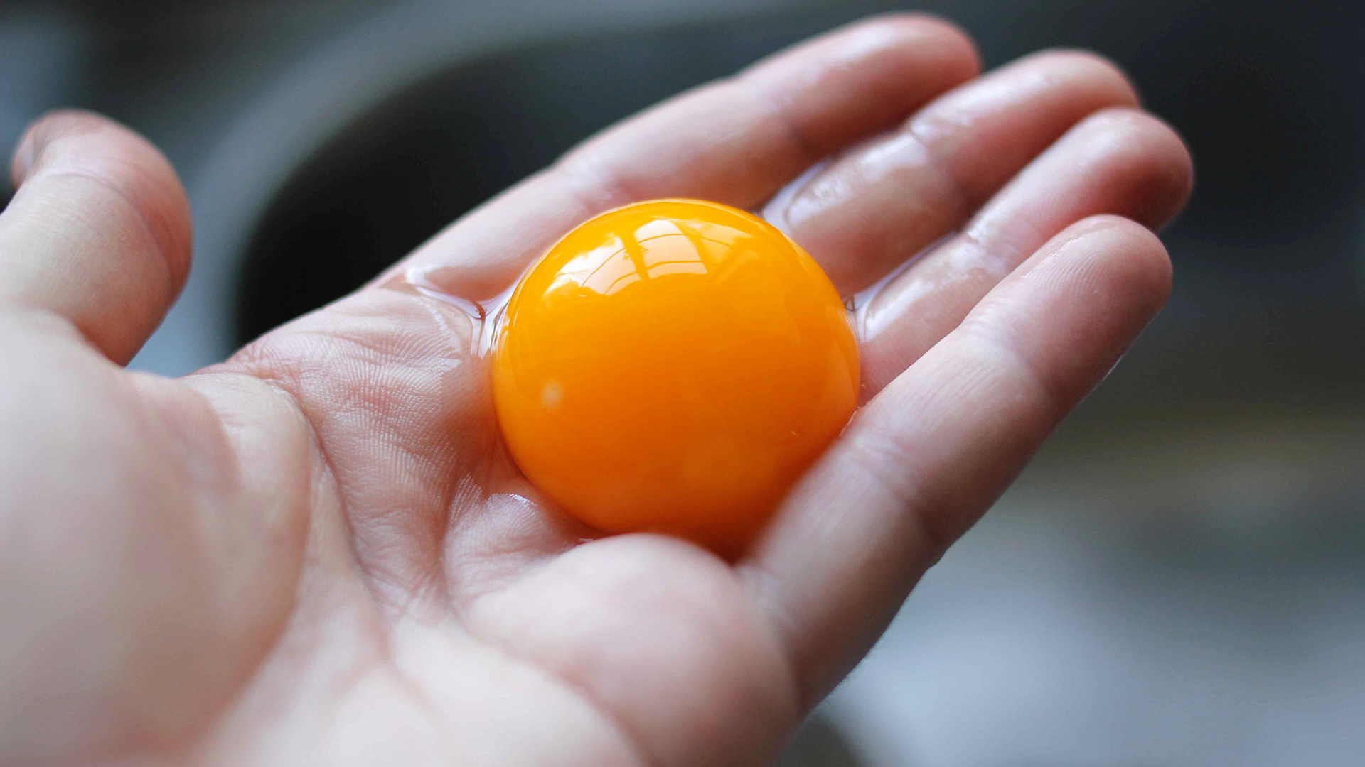 Scandalul ouălor contaminate cu insecticid se extinde în 17 state europene