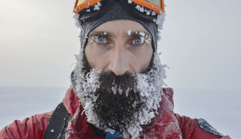 El este bărbatul care va trăi izolat timp de un an pe un aisberg