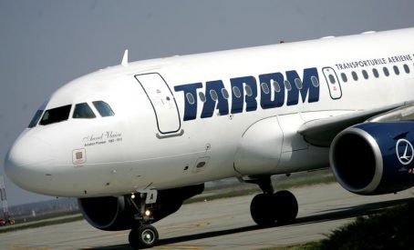 Jumătate dintre angajaţii TAROM vor avea salariile mai mari cu 10%