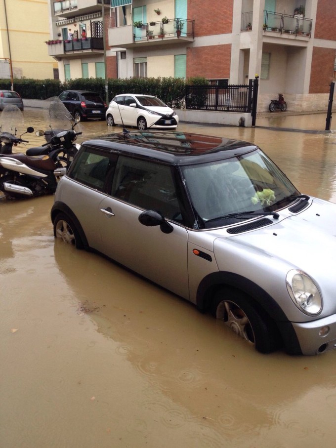 Inundaţii catastrofale în oraşul Livorno din Italia