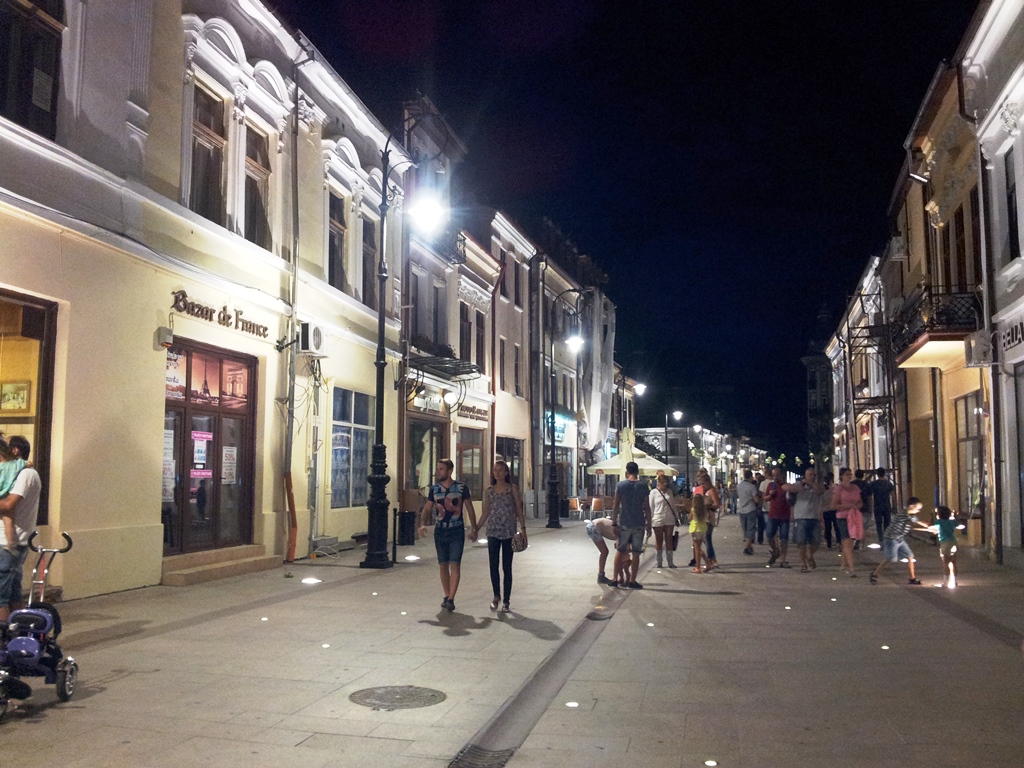 Se modifică regulile în Centrul Vechi din Craiova. Mașinile parcate în zona pietonală vor fi ridicate