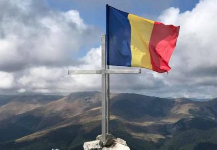 Cruce pe cel mai înalt vârf din masivul Vâlcan