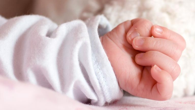 Medicii din Slatina, acuzaţi de indiferenţă: un copil a făcut alergie severă de la un leucoplast