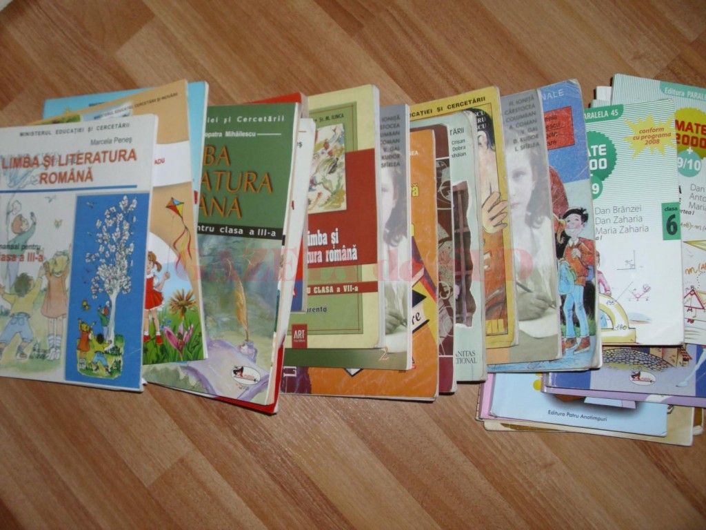 A început distribuirea Ghidurilor pentru elevii de clasa a V-a