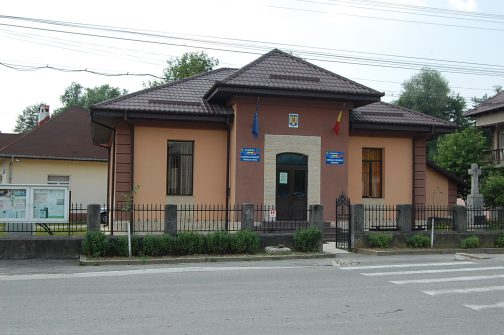 Uniforme gratuite pentru elevii din Păușești Otăsău