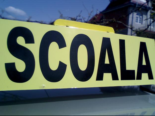 Reguli noi pentru şcolile de şoferi