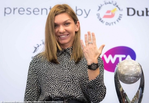 Simona Halep a primit trofeul pentru numărul 1 WTA