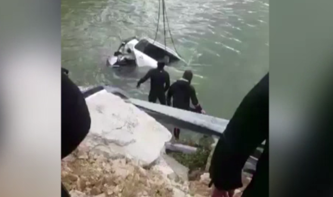 Trupul femeii aflat în maşina căzută în Dunăre a fost găsit de autorităţile sârbe