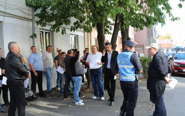 Poliţiştii locali protestează la Tg.Jiu