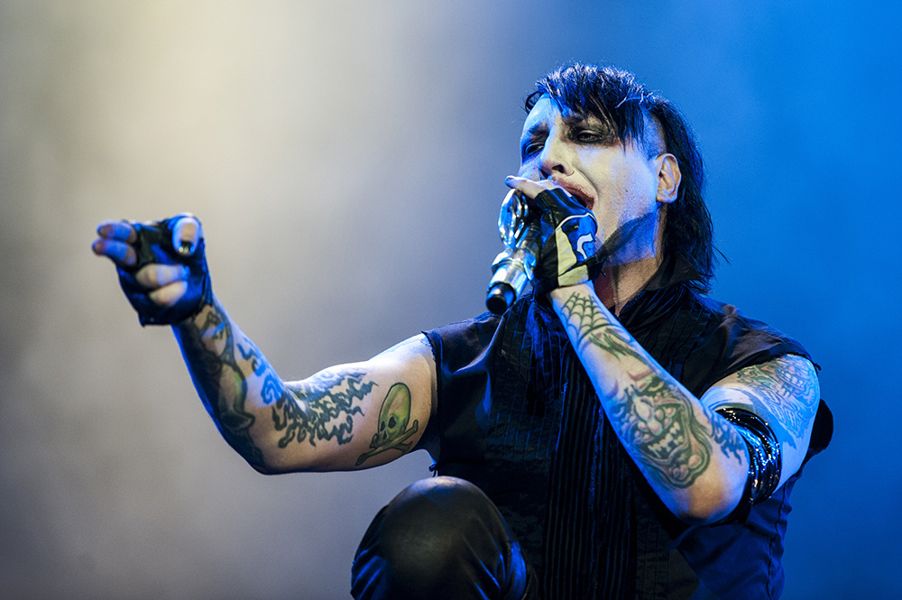 VIDEO Marilyn Manson a fost ranit in timpul unui concert!
