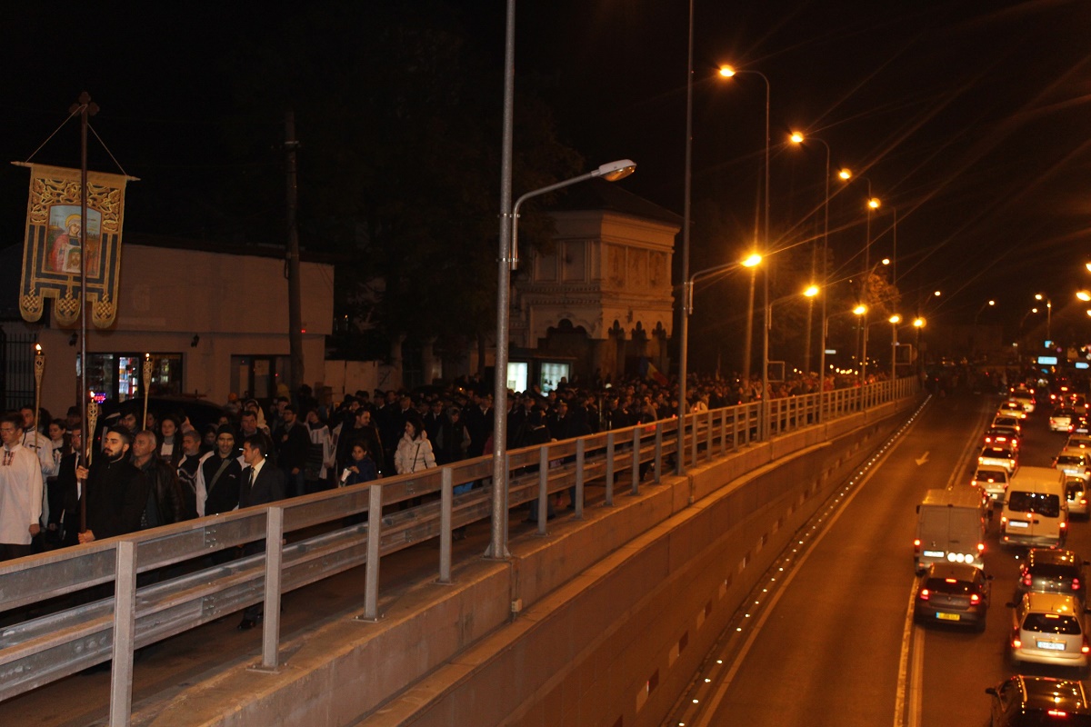Procesiune de Sfântul Mare Mucenic Dimitrie, Izvorâtorul de Mir