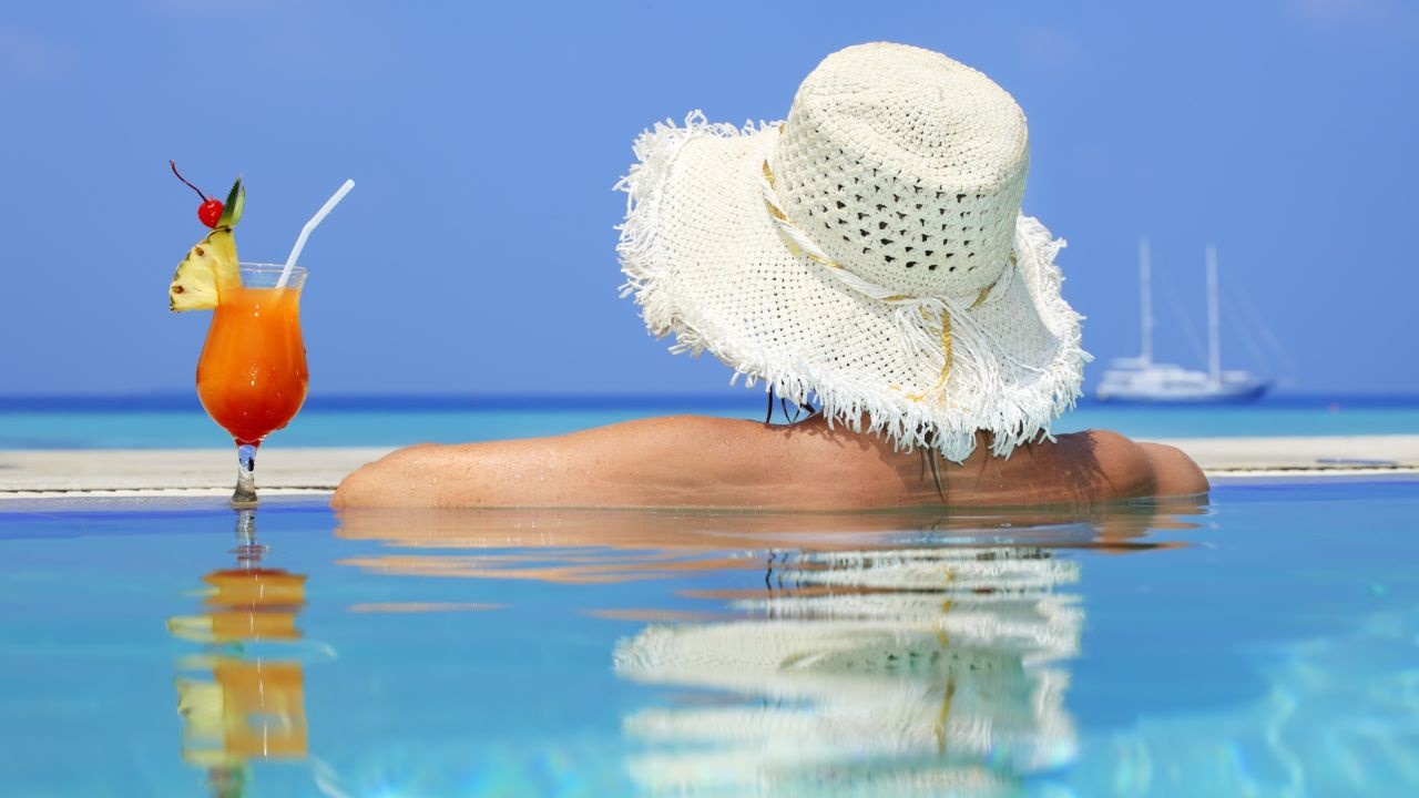 Agenţiile de turism nu vor mai putea vinde vacanţe în avans (audio)