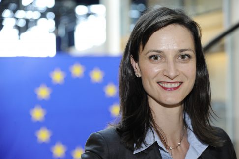 Comisarul european Mariya Gabriel vizitează România