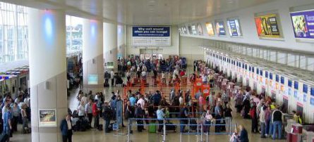 Alternative pentru pasagerii români blocaţi pe aeroportul din Liverpool