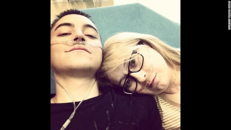 O poveste de iubire! Tineri îndrăgostiți, au murit la cinci zile unul de celălalt