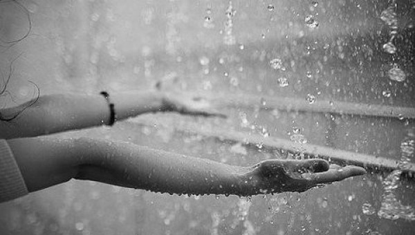 Ploile se restrâng, dar vremea rămâne rece