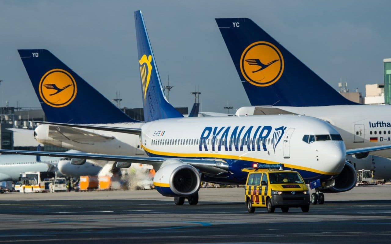 Ryanair anunță o creștere cu 10% a numărului de pasageri în septembrie, deși a anulat mii de zboruri. Wizz Air vine puternic din urmă