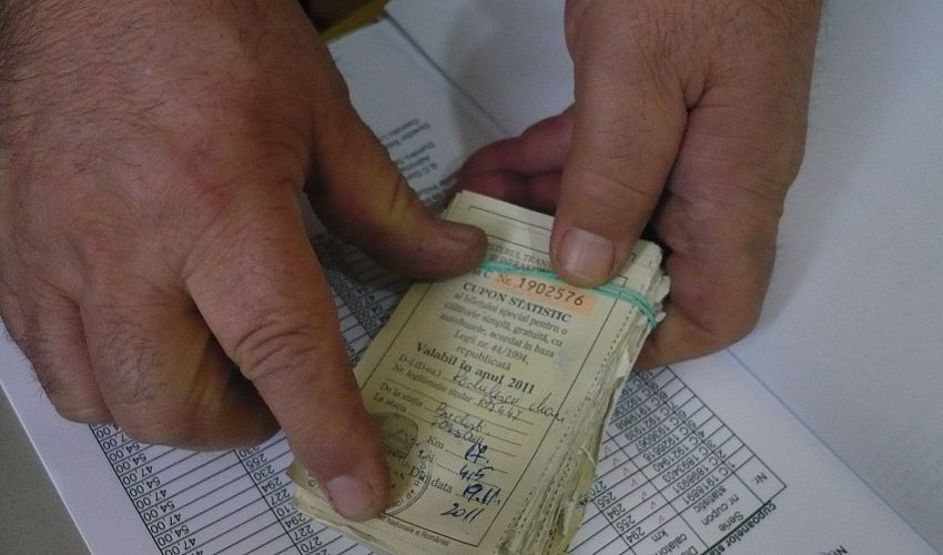 Un veteran de 92 de ani ar putea ajunge în închisoare. Ce făcea cu biletele CFR gratuite