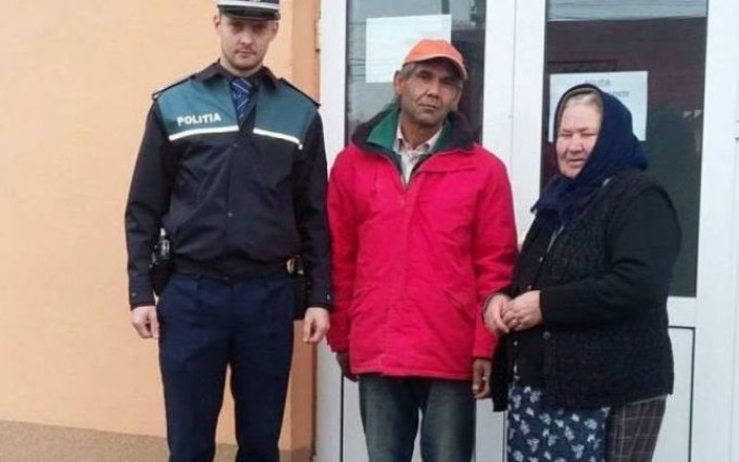 Mii de euro, găsiţi de doi săteni din Dolj pe uliţa lor. Cum au ajuns banii pe jos