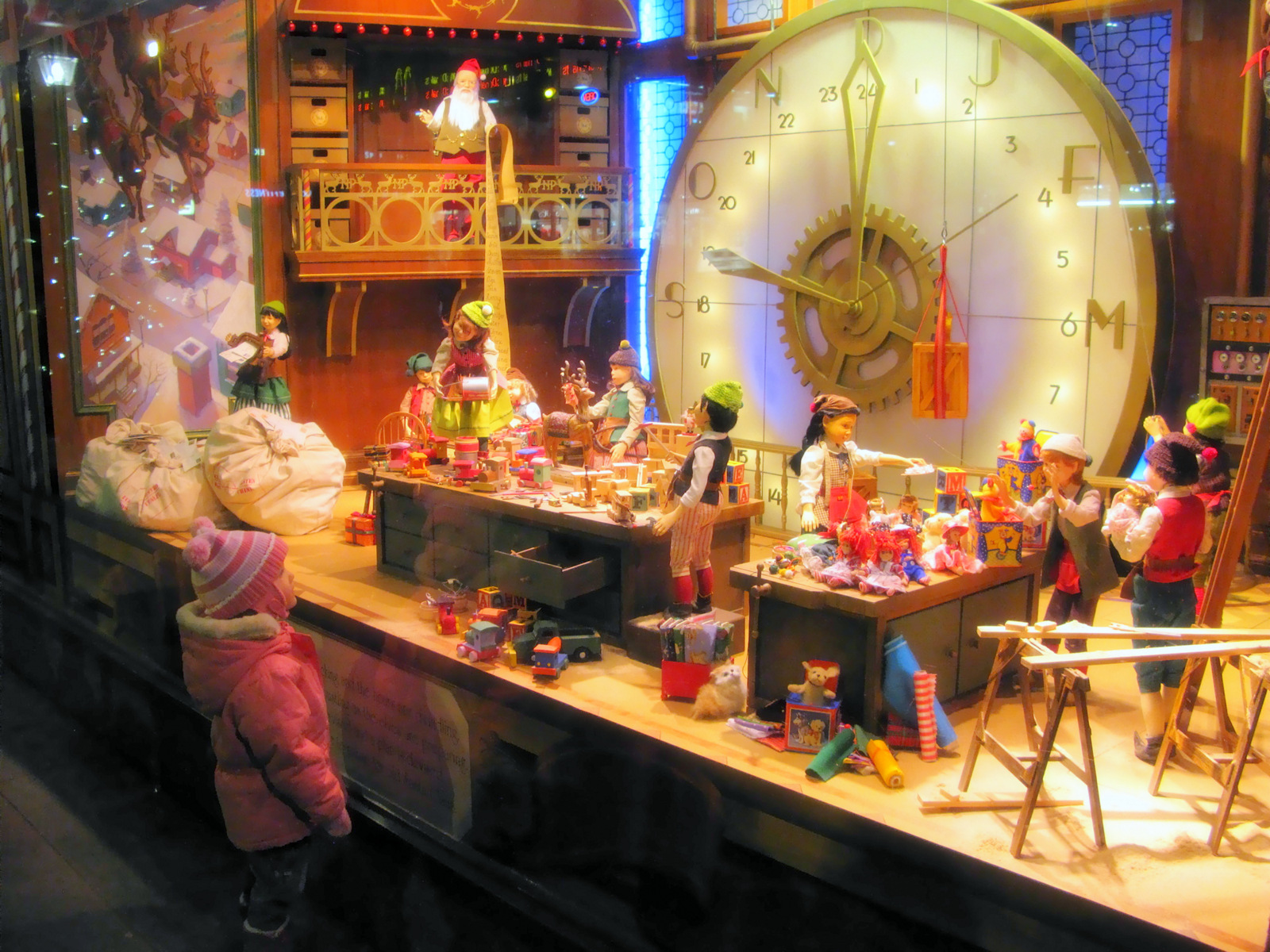 CAMPANIE DE STRÂNGERE DE JUCĂRII: „SĂ FIM MAI BUNI DE SĂRBĂTORI”