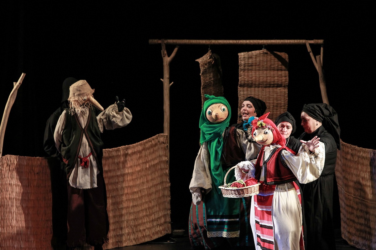 Fata babei și fata moșneagului, la Colibri