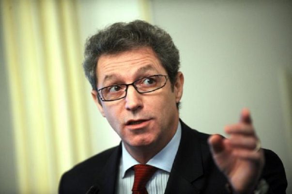 Adrian Streinu-Cercel estimează că românii ar putea merge la muncă fără restricţii undeva la jumătatea lunii iulie