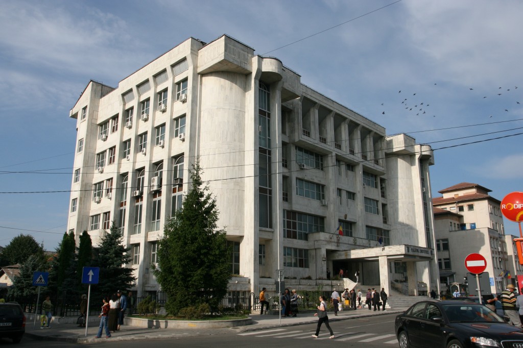 Foștii șefi ai CEO, condamnați la închisoare cu suspendare pentru abuz în serviciu