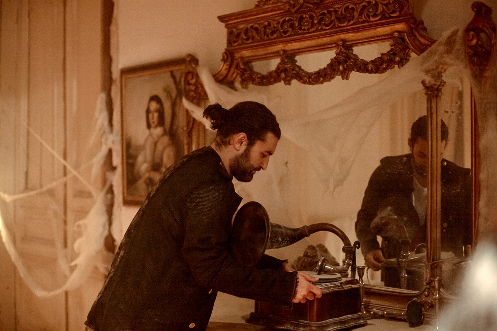 VIDEO Smiley a lansat „Vals”: „Este una dintre piesele mele favorite de pe album”