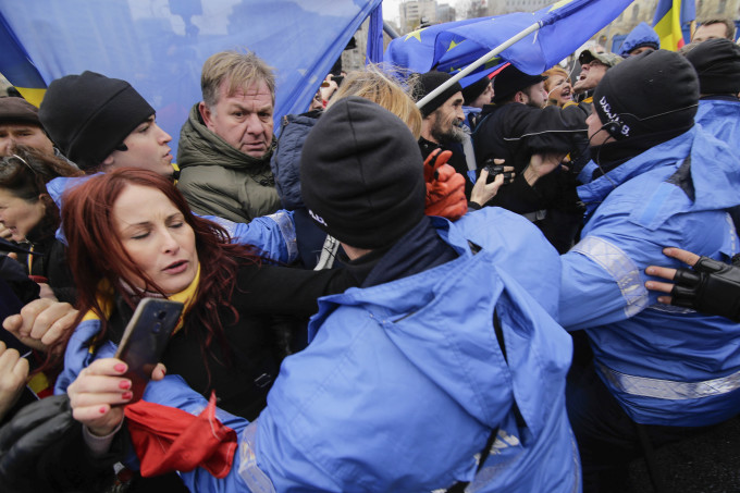 Primăria Capitalei nu mai organizează târgul de Crăciun în Piaţa Victoriei