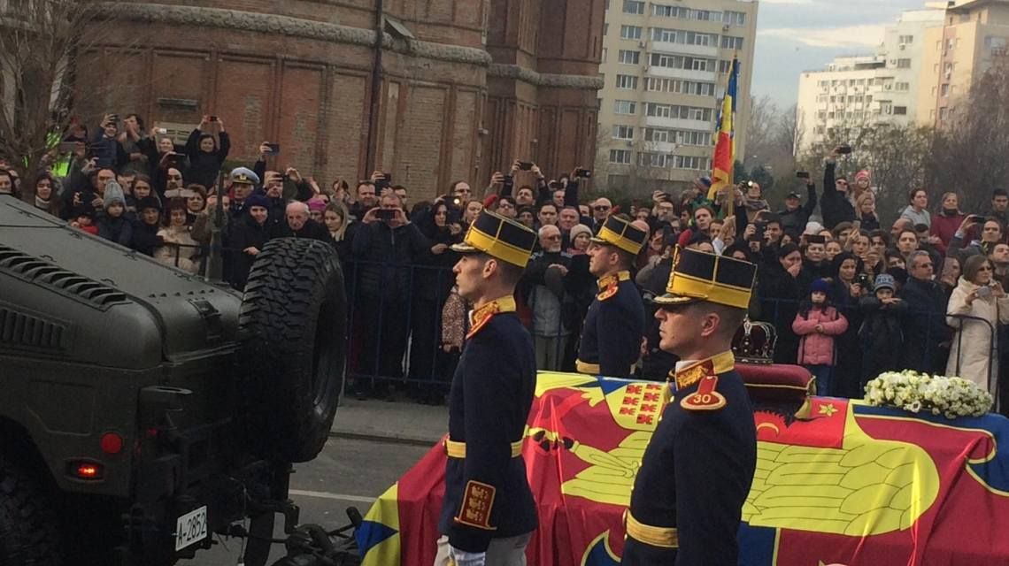Preşedintele Klaus Iohannis s-a declarat impresionat de mulţimea care s-a alăturat cortegiului funerar al Regelui Mihai I