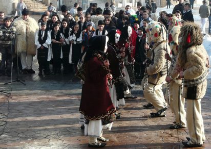 Alaiul obiceiurilor de iarnă poposește la Târgu Jiu