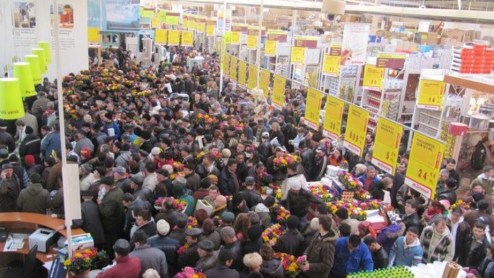 Românii fac risipă alimentară de Sărbători: „Cumpărăm mult, să fie masa plină, că așa se cere”