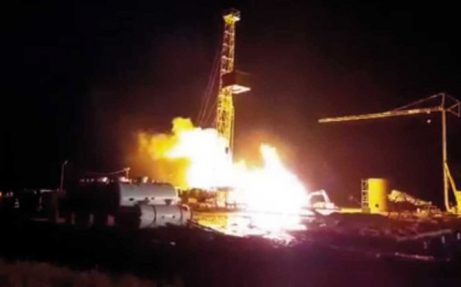 Sonda de la Moftinu Mare continuă să ardă