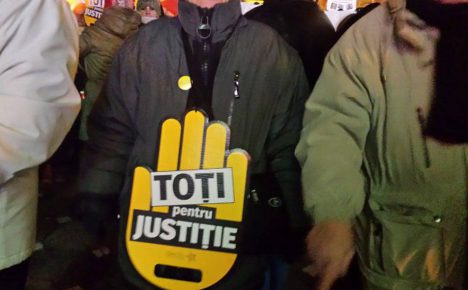 Protestele pe tema legilor justiţiei vor continua