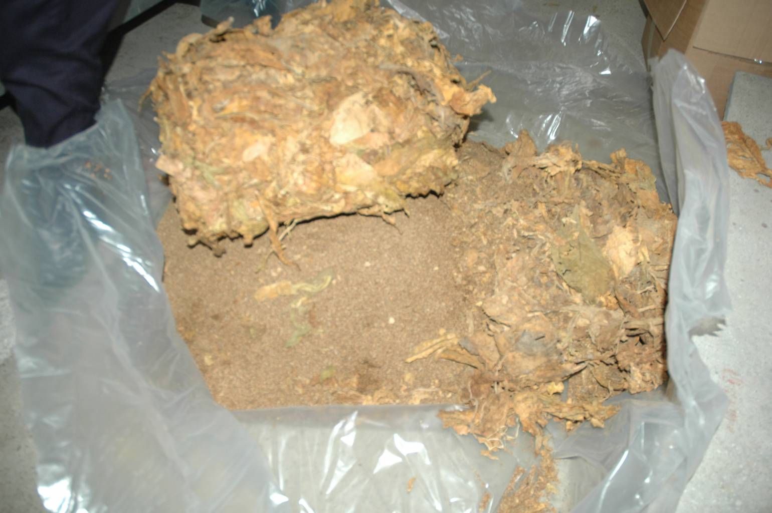 Calafat: Opt tone de tutun, descoperite printre detergent