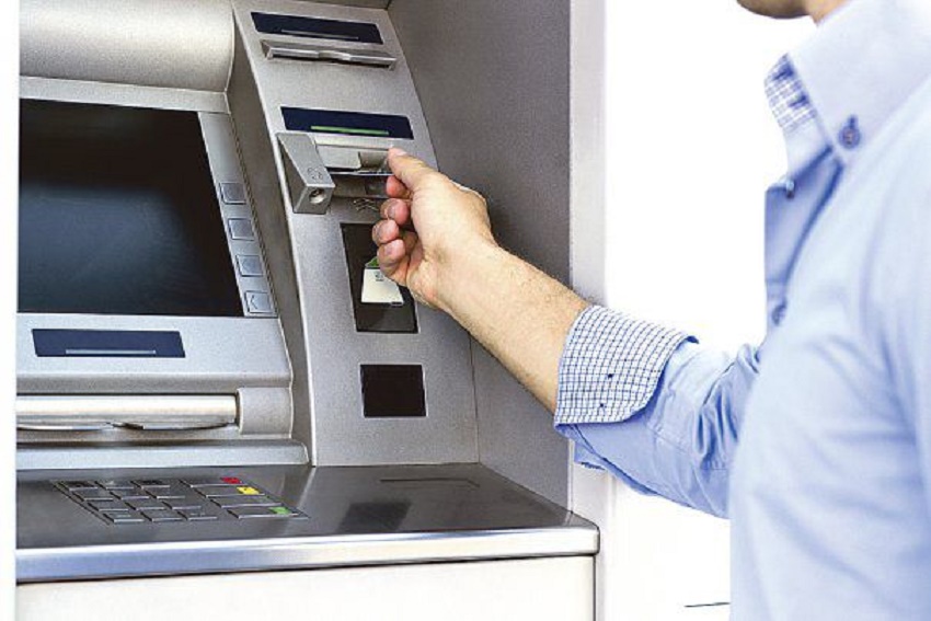 Băncile, obligate să renunţe la comisioane