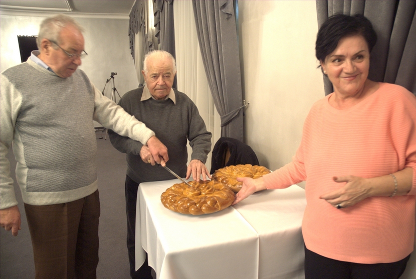 Grecii craioveni au tăiat Pâinea Sfântului Vasile